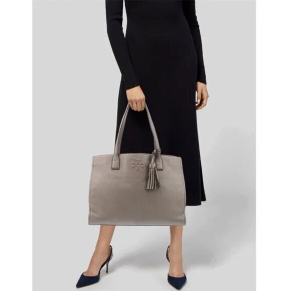 Tory Burch Thea Zip Closure Shoulder Strap Tote in French Gray Pebbled Leather - Picture 5 of 11